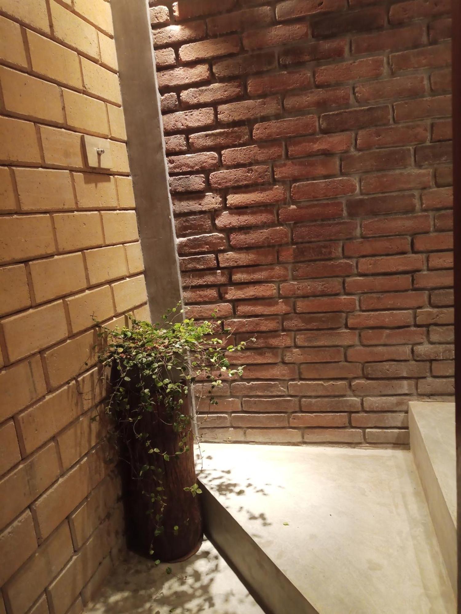 The Brick Wonder Hotel Habaraduwa Central Exterior foto